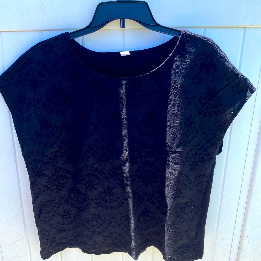 Eyelet Black Top!